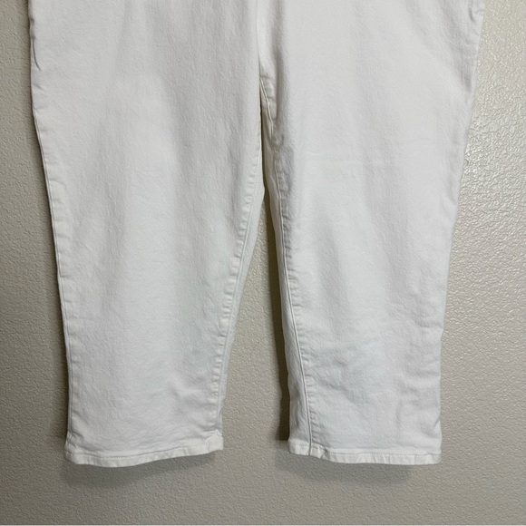 Lane Bryant Boyfriend Fit Mid-Rise White Capri Jeans, Size 18 - Picture 5 of 12